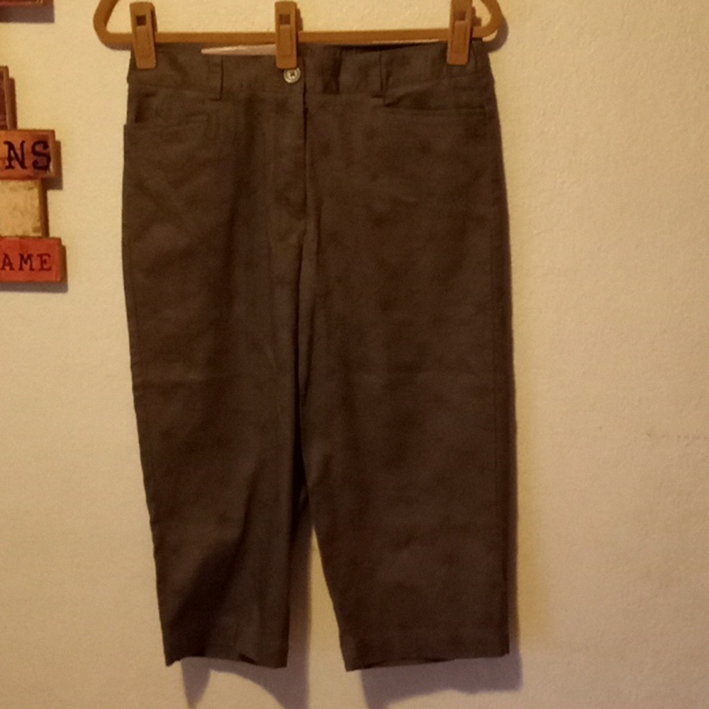New White Stag capris pants